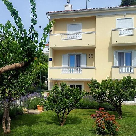 Apartments With A Parking Space Rab - 12383 Banjol Екстер'єр фото