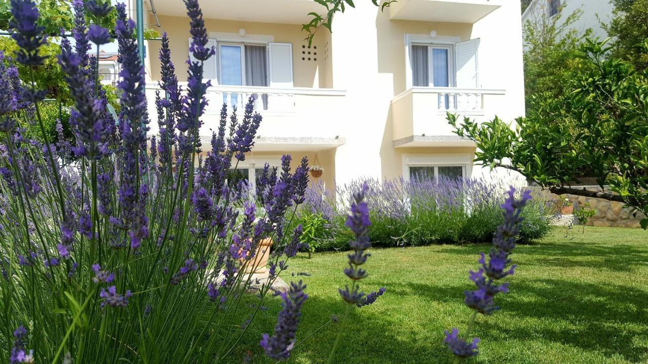 Apartments With A Parking Space Rab - 12383 Banjol Екстер'єр фото